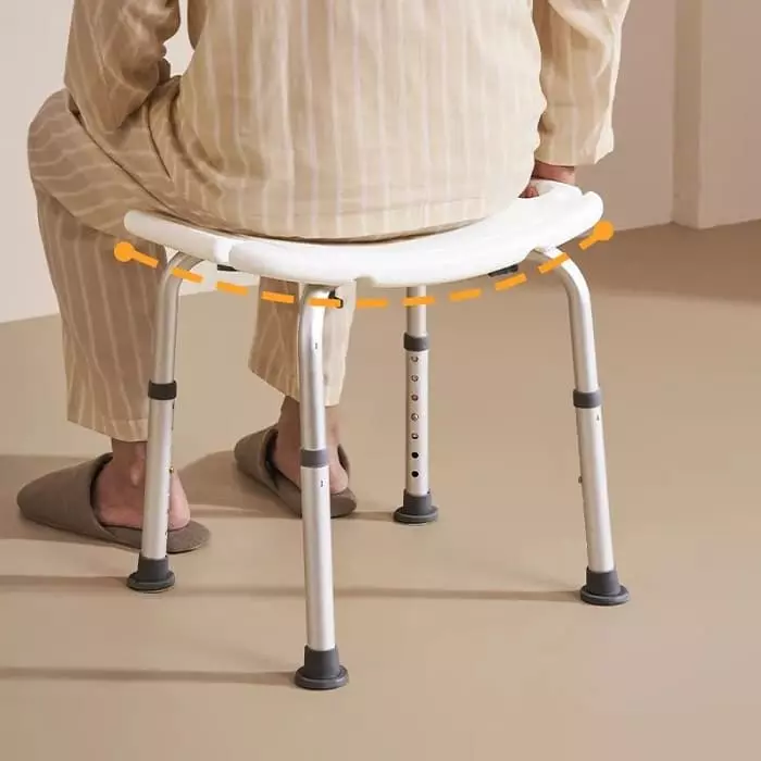 샤워 벤치와 의자를 선택하는 방법이 책을 읽으십시오.
